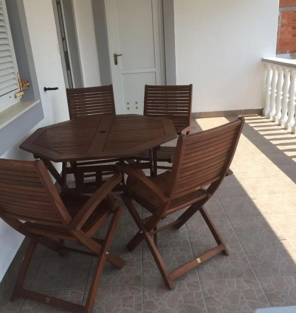 Apartment Tihana - 200 M From Sea Vir