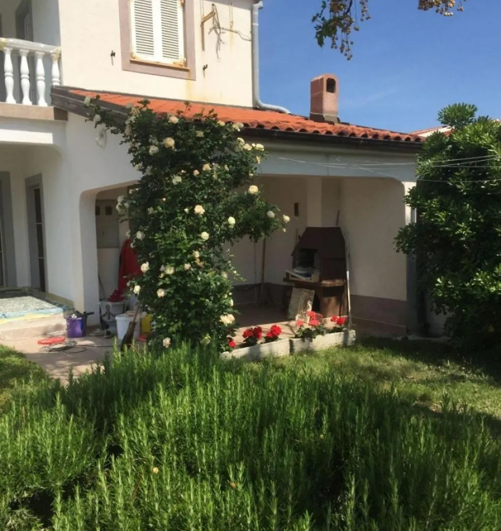 Apartment Tihana - 200 M From Sea Vir